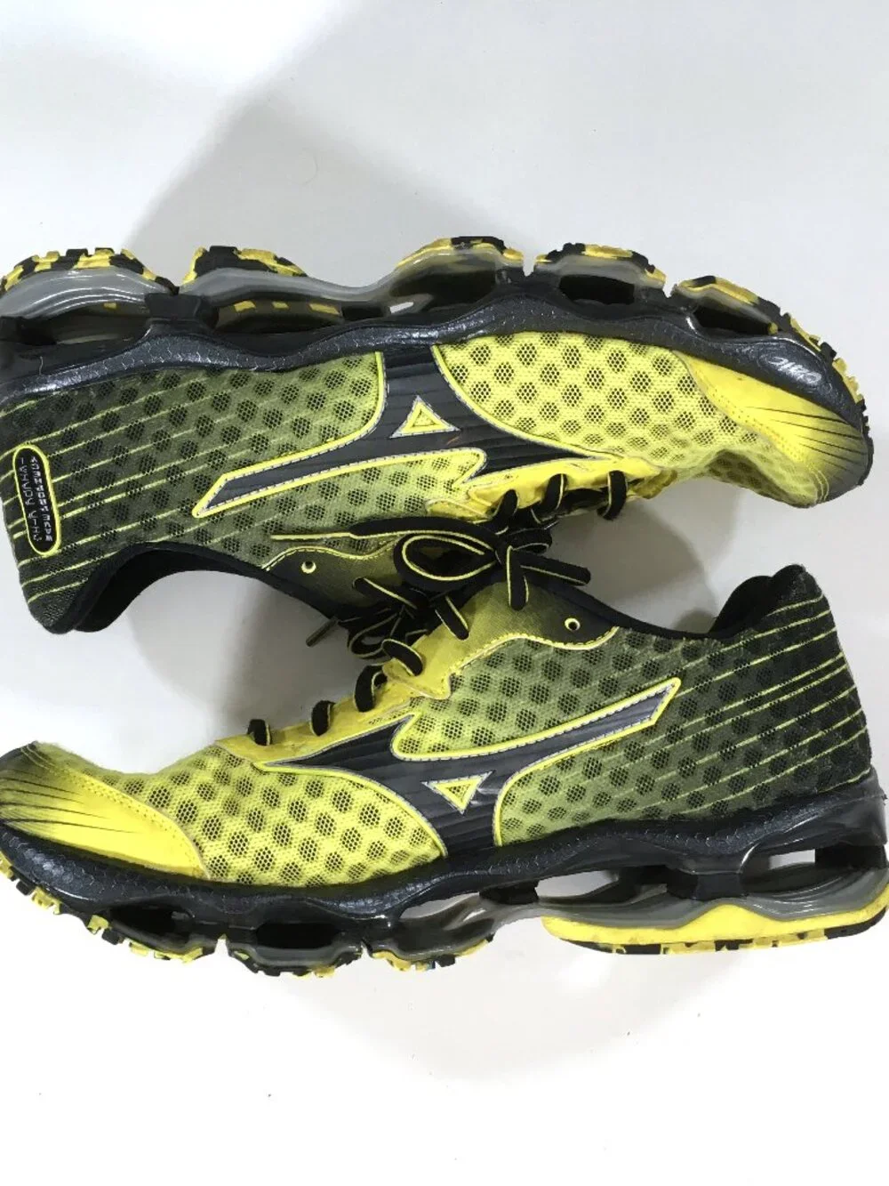 Mizuno Wave Prophecy 4 Running Shoes Mens Size 9 Black Yellow J1GC150012
